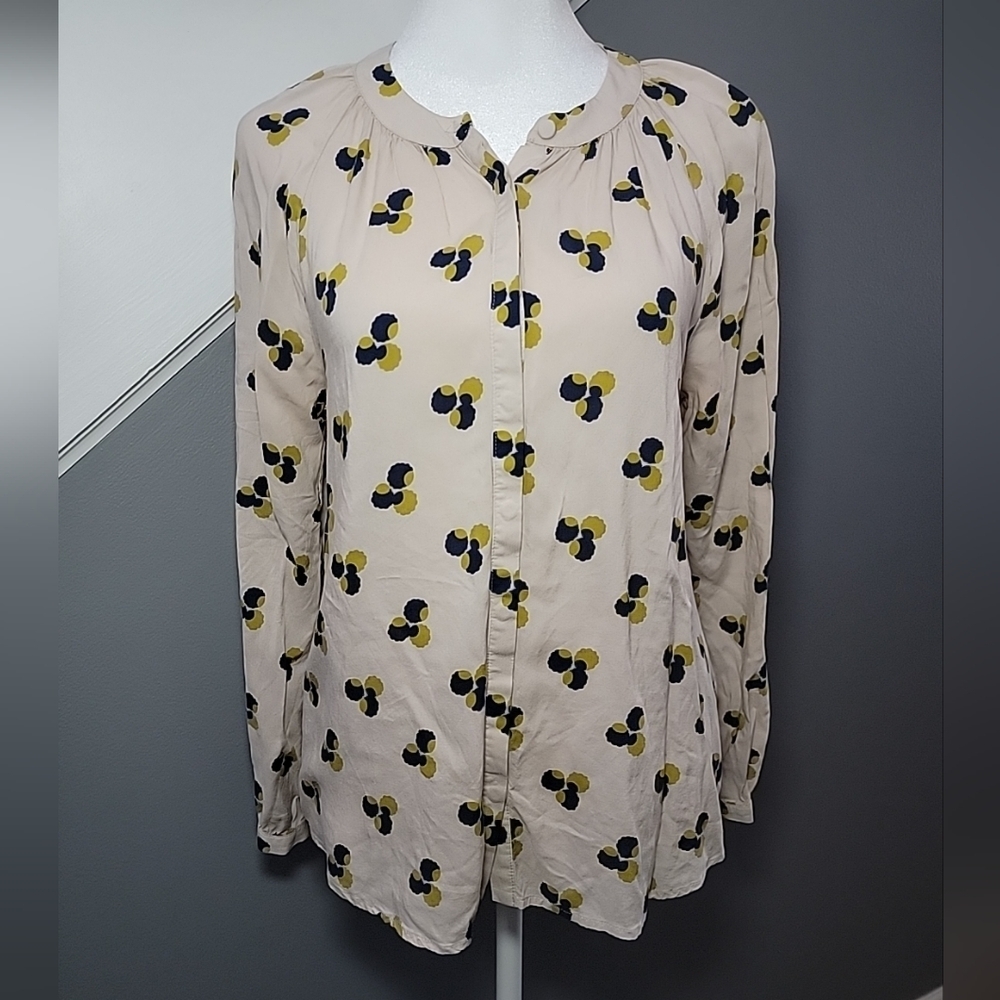 Boden Shirt Womens Size 4 Beige Blue Polka Dot Button Down Viscose Flowy Classic